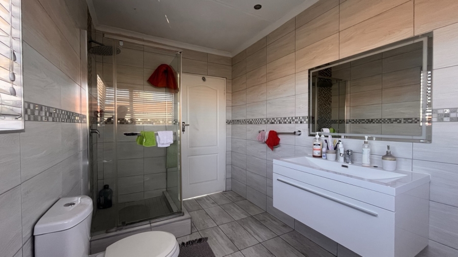 4 Bedroom Property for Sale in Bassonia Gauteng