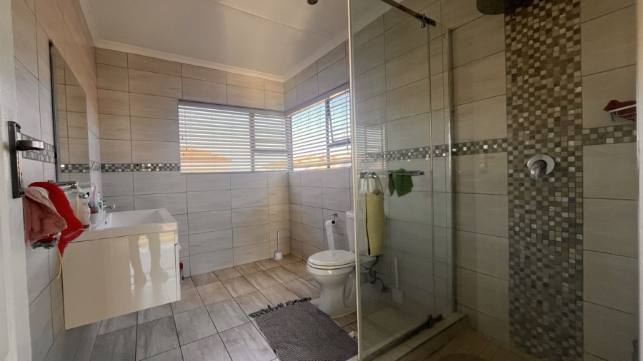 4 Bedroom Property for Sale in Bassonia Gauteng