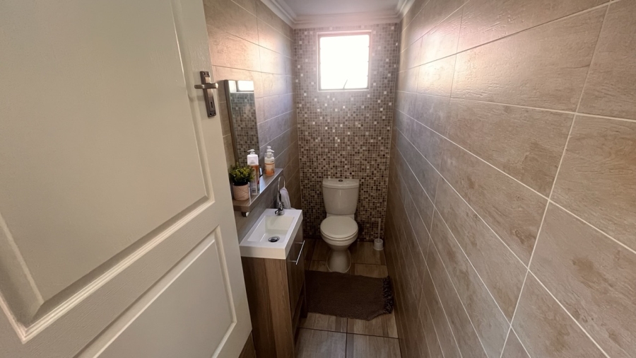 4 Bedroom Property for Sale in Bassonia Gauteng