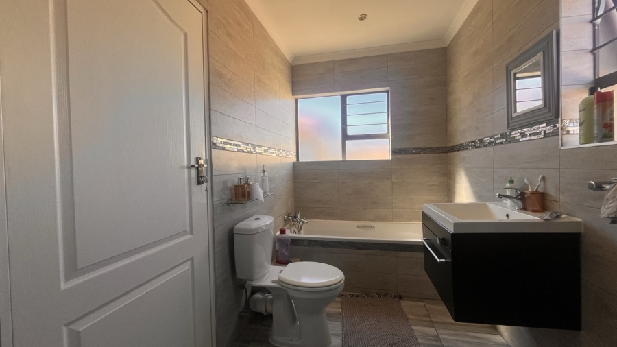 4 Bedroom Property for Sale in Bassonia Gauteng