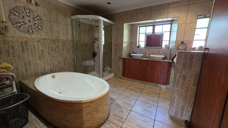 5 Bedroom Property for Sale in Selcourt Gauteng