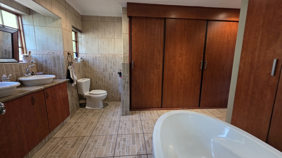 5 Bedroom Property for Sale in Selcourt Gauteng
