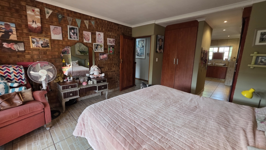 5 Bedroom Property for Sale in Selcourt Gauteng