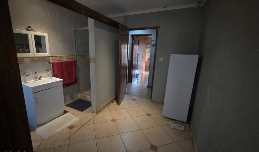 5 Bedroom Property for Sale in Selcourt Gauteng