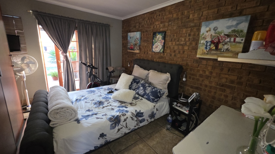 5 Bedroom Property for Sale in Selcourt Gauteng
