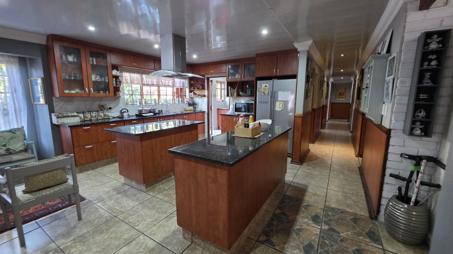 5 Bedroom Property for Sale in Selcourt Gauteng