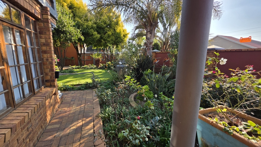 5 Bedroom Property for Sale in Selcourt Gauteng