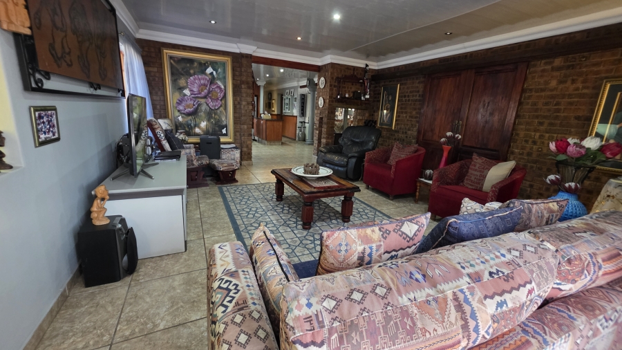 5 Bedroom Property for Sale in Selcourt Gauteng