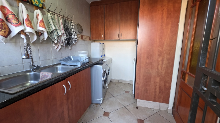 5 Bedroom Property for Sale in Selcourt Gauteng