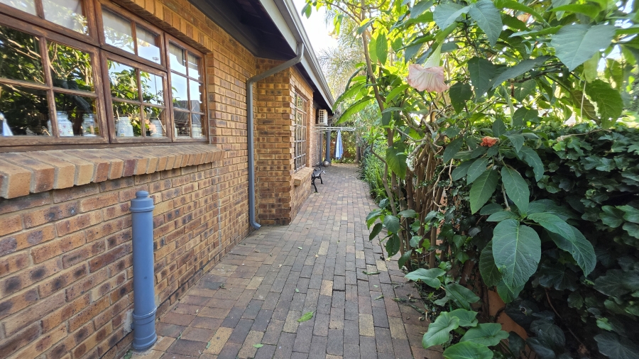 5 Bedroom Property for Sale in Selcourt Gauteng