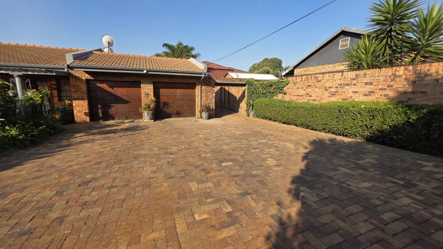 5 Bedroom Property for Sale in Selcourt Gauteng