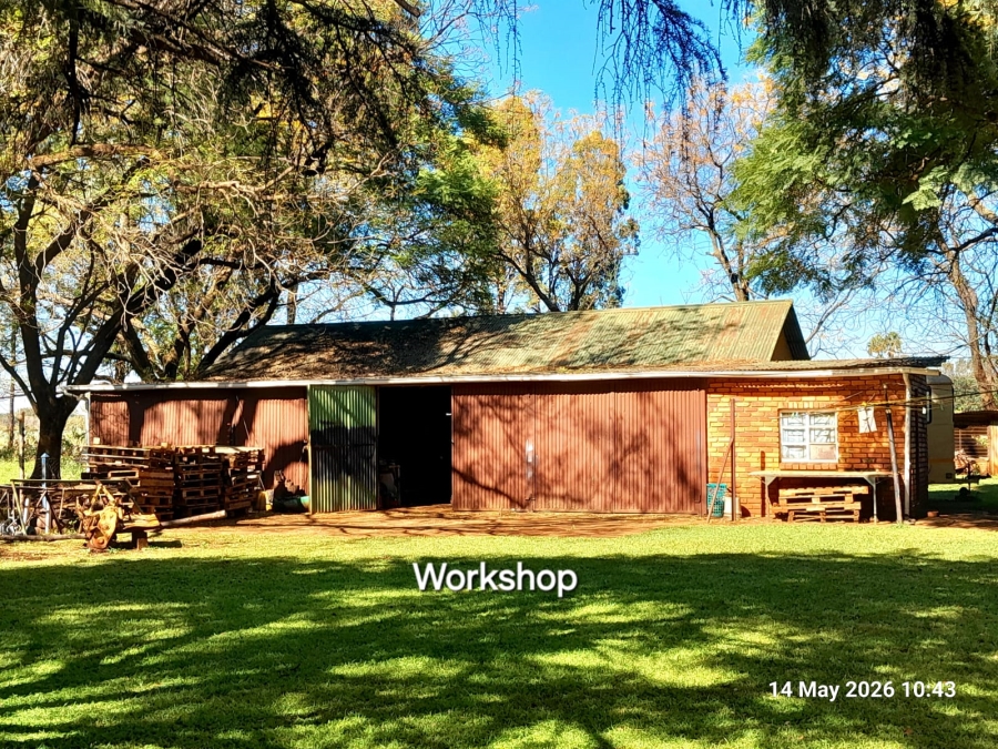 7 Bedroom Property for Sale in Pretoria North Gauteng