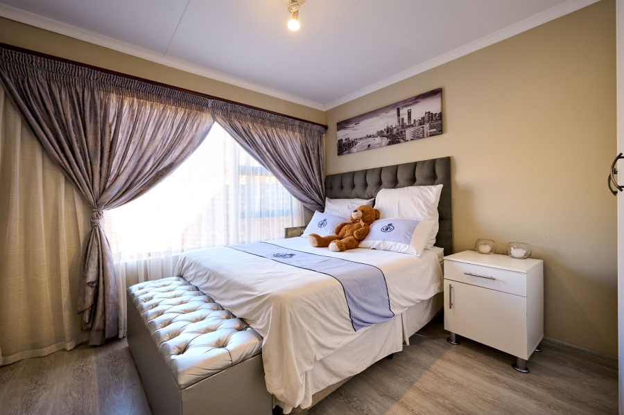 3 Bedroom Property for Sale in Noordwyk Gauteng