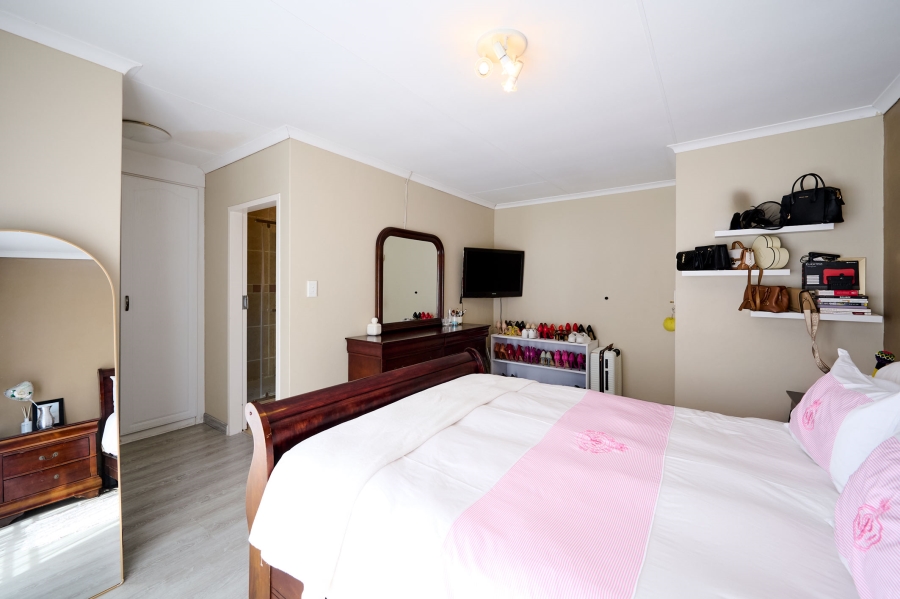 3 Bedroom Property for Sale in Noordwyk Gauteng