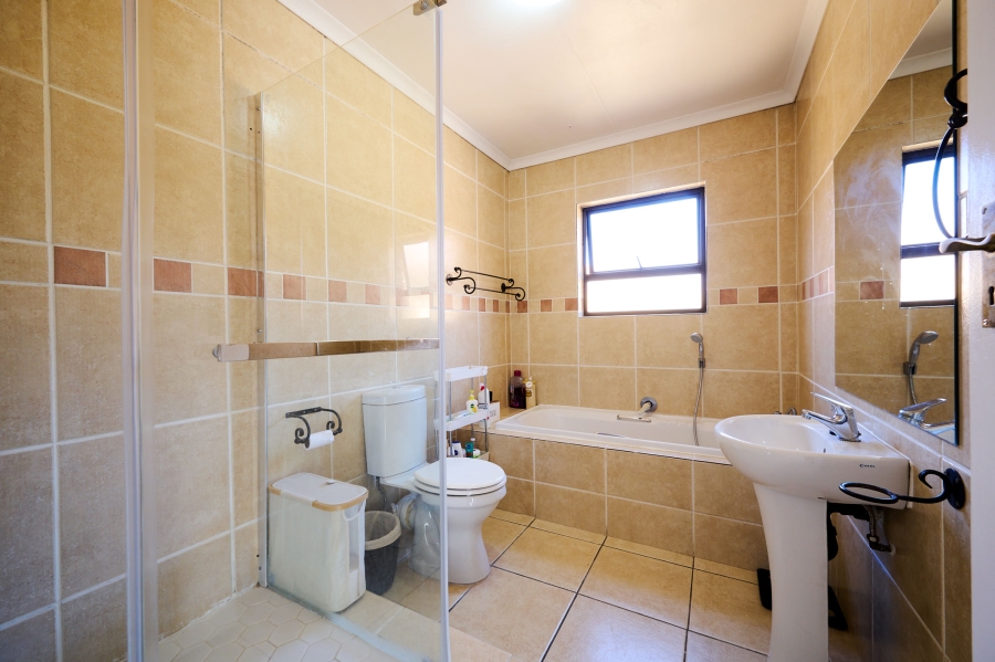 3 Bedroom Property for Sale in Noordwyk Gauteng