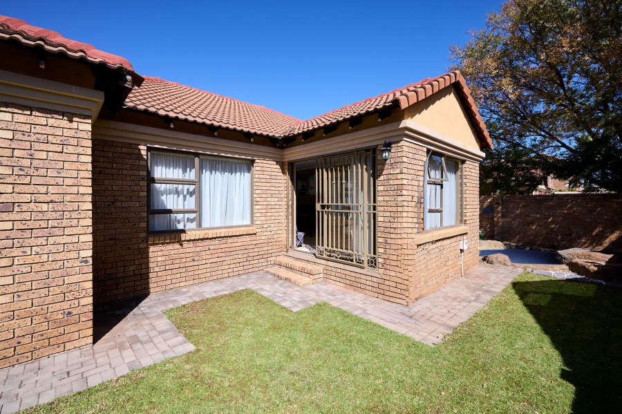 3 Bedroom Property for Sale in Noordwyk Gauteng