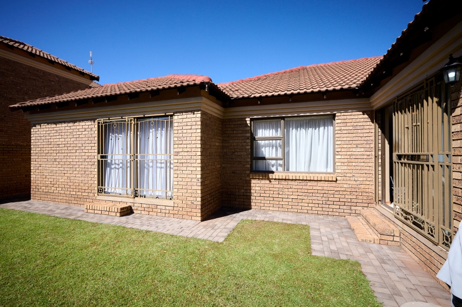 3 Bedroom Property for Sale in Noordwyk Gauteng