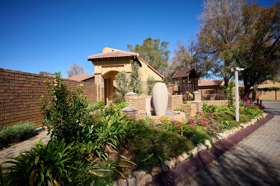 3 Bedroom Property for Sale in Noordwyk Gauteng