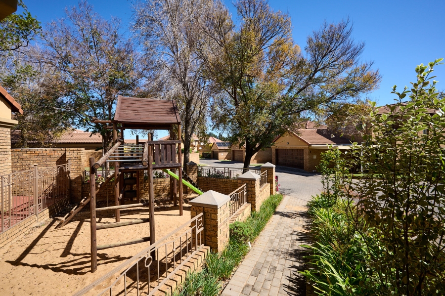 3 Bedroom Property for Sale in Noordwyk Gauteng
