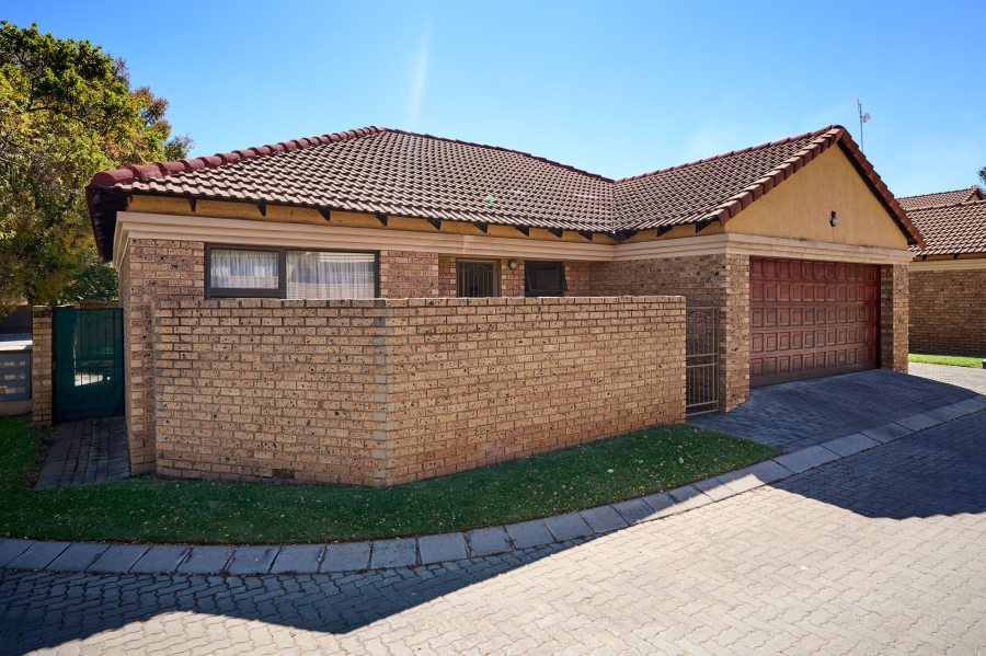 3 Bedroom Property for Sale in Noordwyk Gauteng
