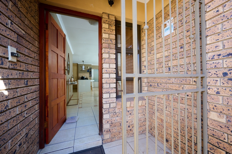 3 Bedroom Property for Sale in Noordwyk Gauteng