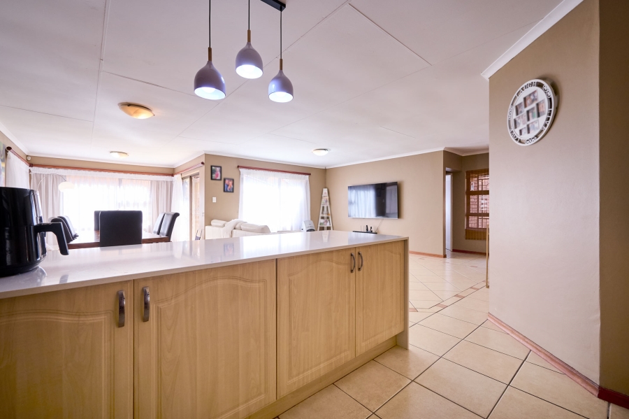 3 Bedroom Property for Sale in Noordwyk Gauteng