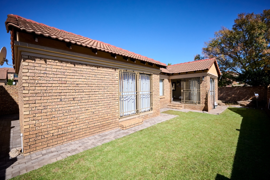 3 Bedroom Property for Sale in Noordwyk Gauteng