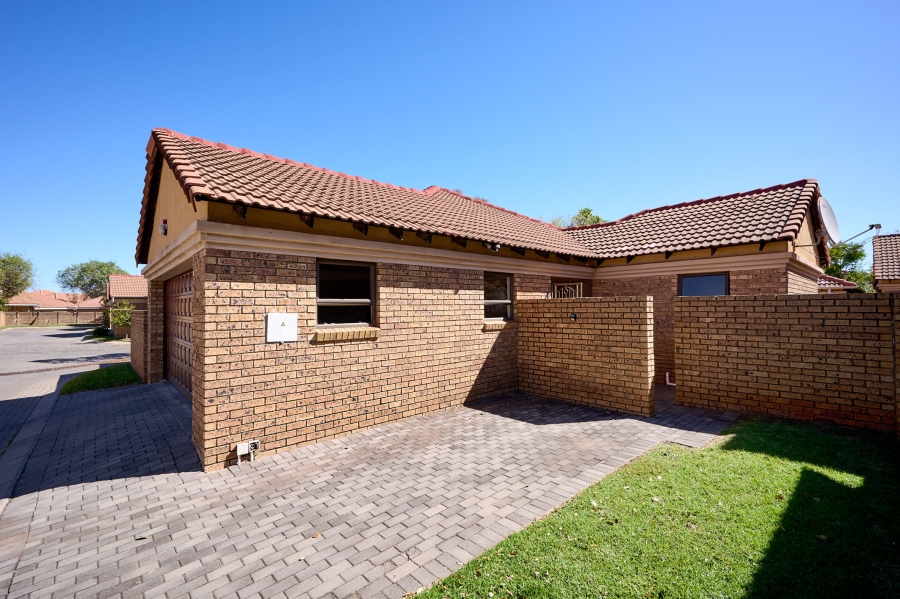 3 Bedroom Property for Sale in Noordwyk Gauteng