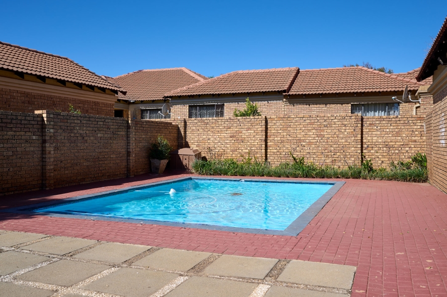 3 Bedroom Property for Sale in Noordwyk Gauteng