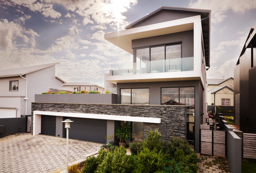 4 Bedroom Property for Sale in Waterfall Country Village Gauteng