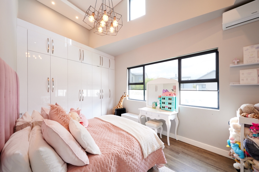4 Bedroom Property for Sale in Waterfall Country Village Gauteng