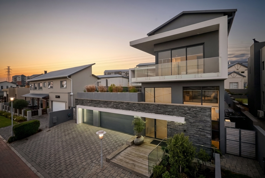 4 Bedroom Property for Sale in Waterfall Country Village Gauteng
