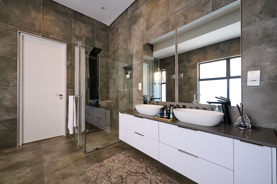 4 Bedroom Property for Sale in Waterfall Country Village Gauteng