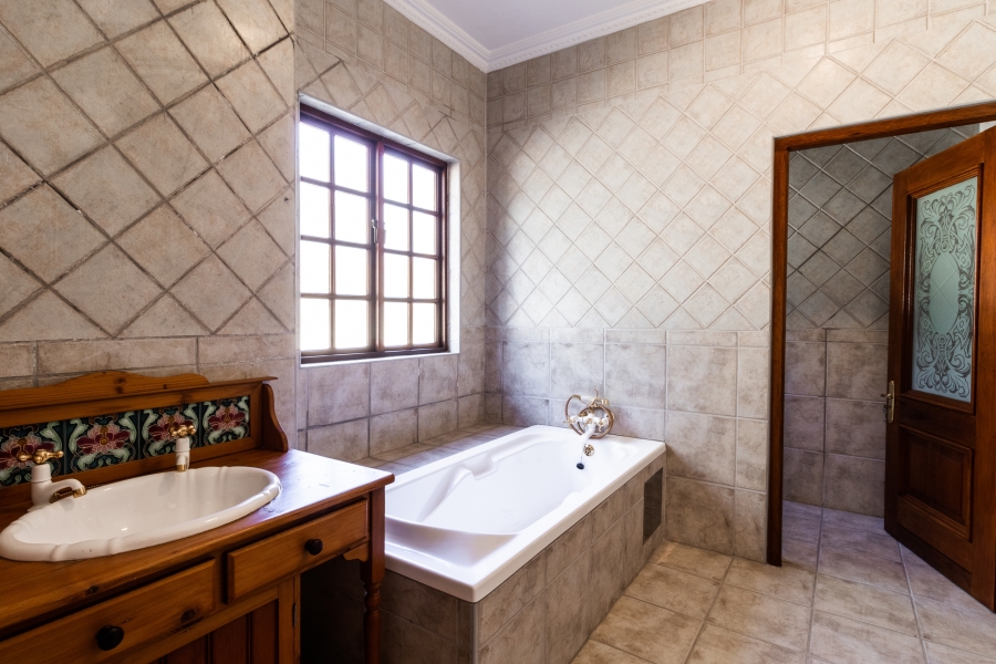 5 Bedroom Property for Sale in Cornwall Hill Gauteng