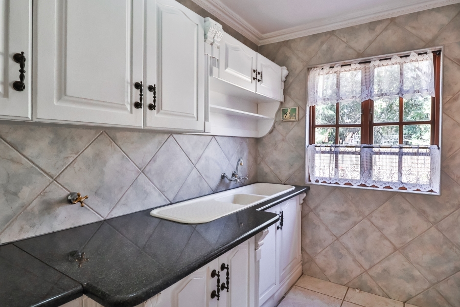 5 Bedroom Property for Sale in Cornwall Hill Gauteng