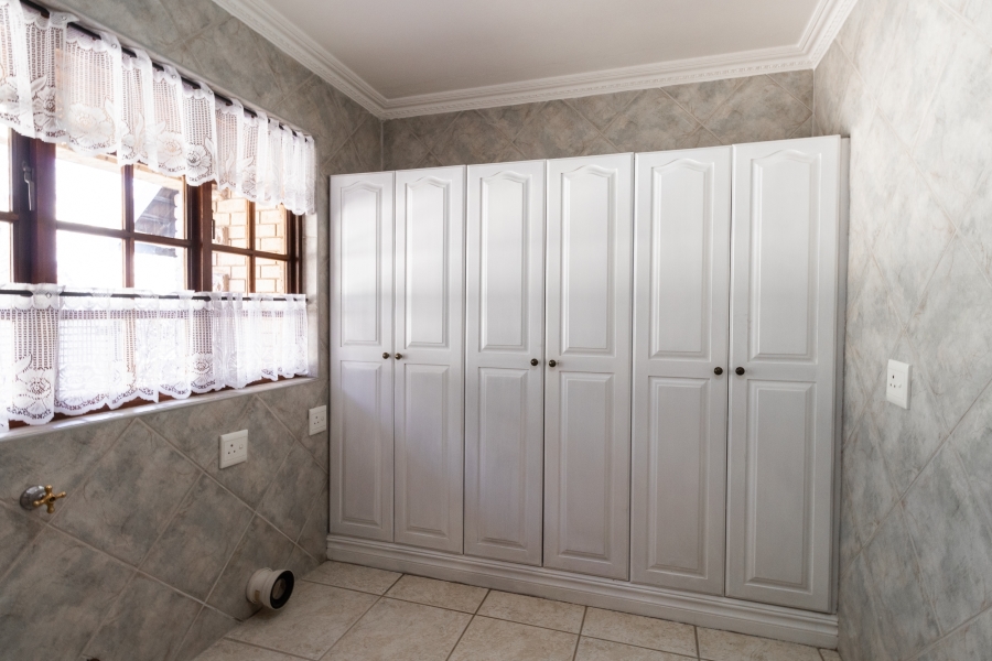 5 Bedroom Property for Sale in Cornwall Hill Gauteng