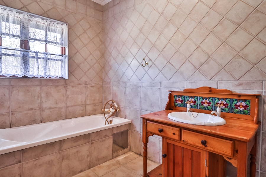 5 Bedroom Property for Sale in Cornwall Hill Gauteng