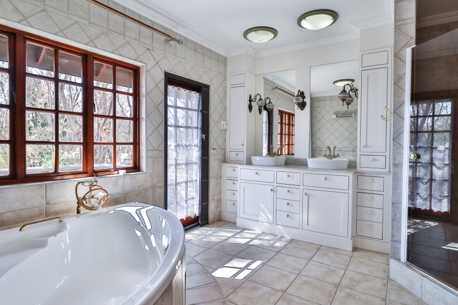 5 Bedroom Property for Sale in Cornwall Hill Gauteng