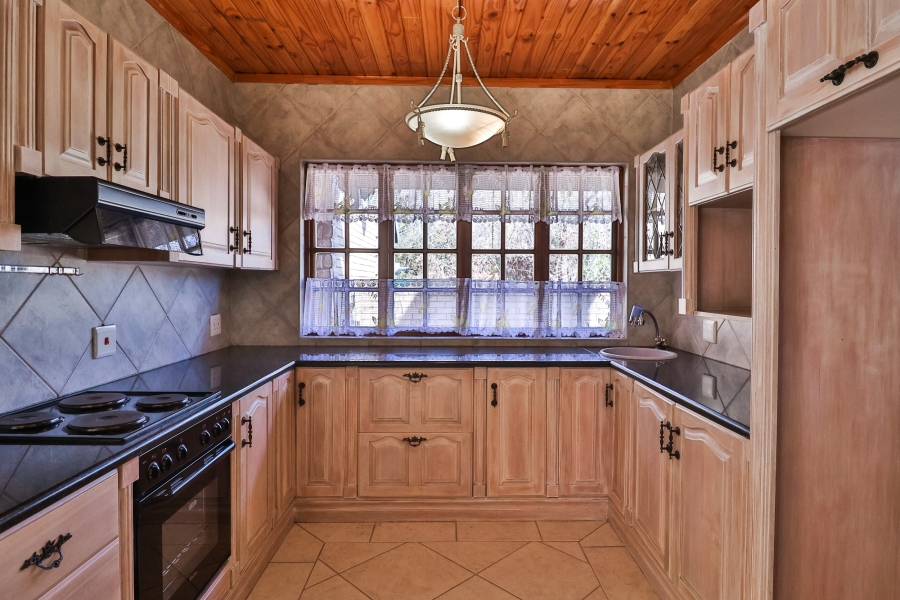 5 Bedroom Property for Sale in Cornwall Hill Gauteng
