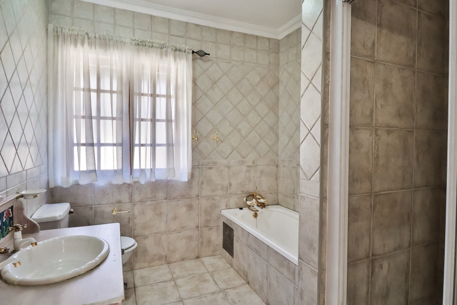 5 Bedroom Property for Sale in Cornwall Hill Gauteng