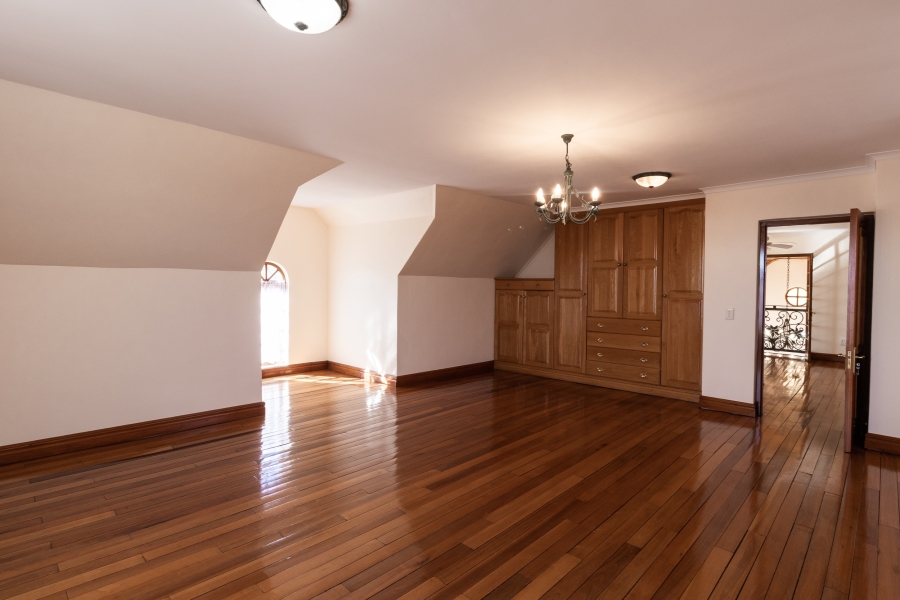 5 Bedroom Property for Sale in Cornwall Hill Gauteng