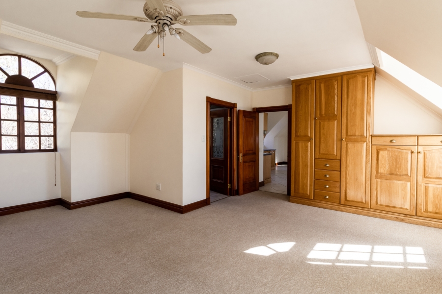 5 Bedroom Property for Sale in Cornwall Hill Gauteng