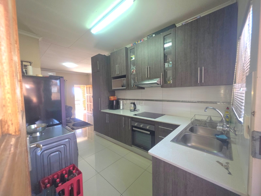 2 Bedroom Property for Sale in Erand Gardens Gauteng