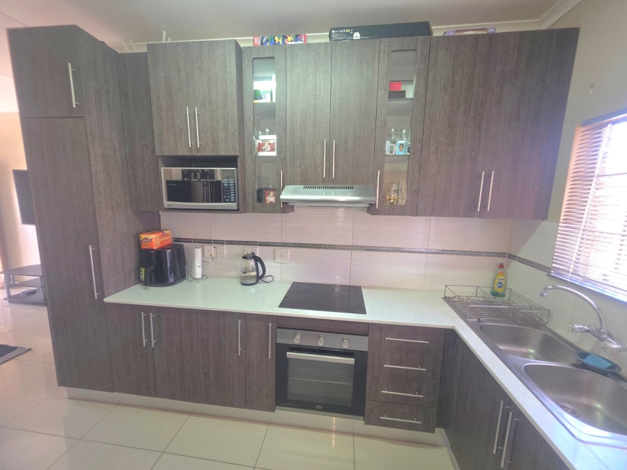 2 Bedroom Property for Sale in Erand Gardens Gauteng