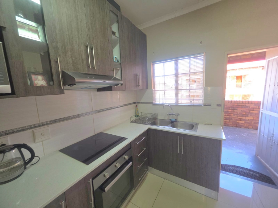 2 Bedroom Property for Sale in Erand Gardens Gauteng