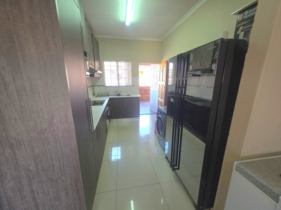 2 Bedroom Property for Sale in Erand Gardens Gauteng