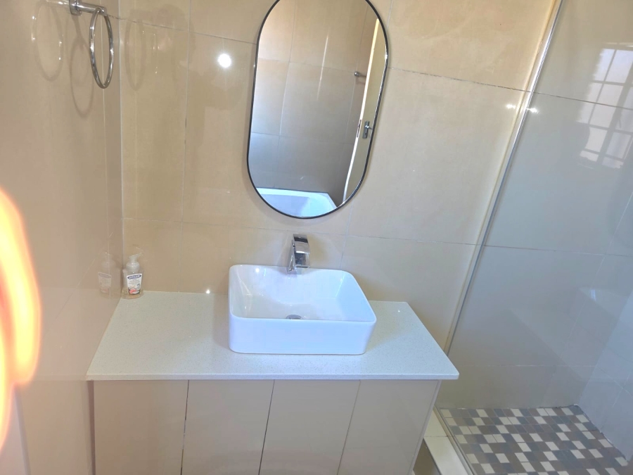 2 Bedroom Property for Sale in Erand Gardens Gauteng