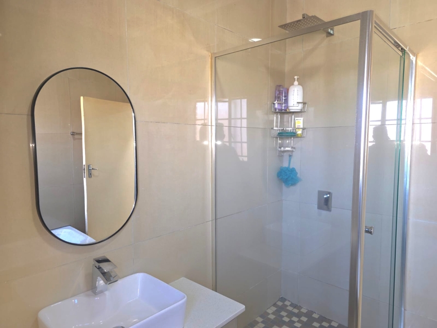 2 Bedroom Property for Sale in Erand Gardens Gauteng