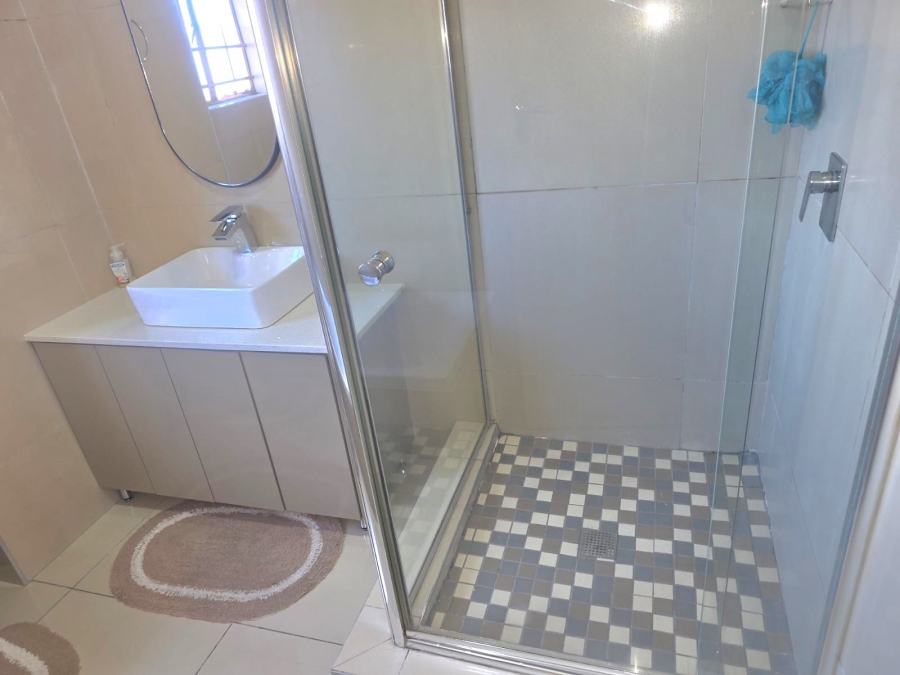2 Bedroom Property for Sale in Erand Gardens Gauteng