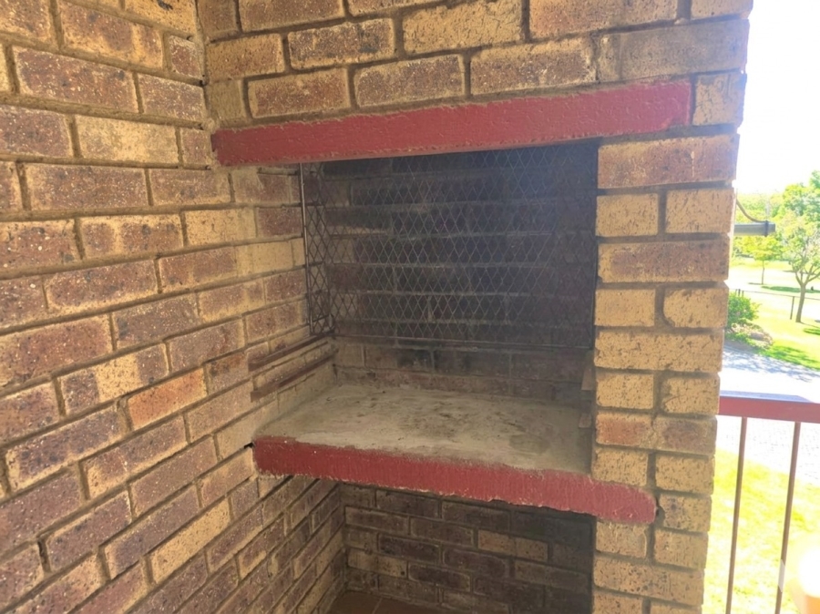 2 Bedroom Property for Sale in Erand Gardens Gauteng